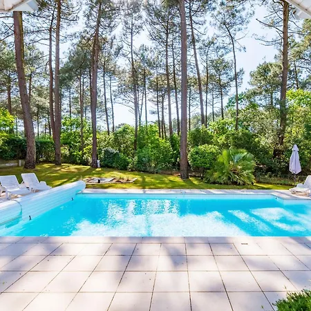 Superior Escape In Villa Lacanau